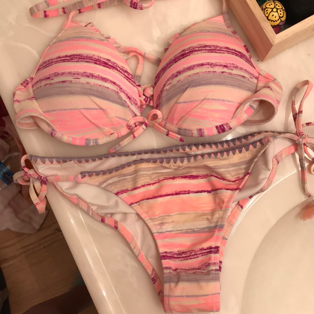 Victoria’s Secret bikini